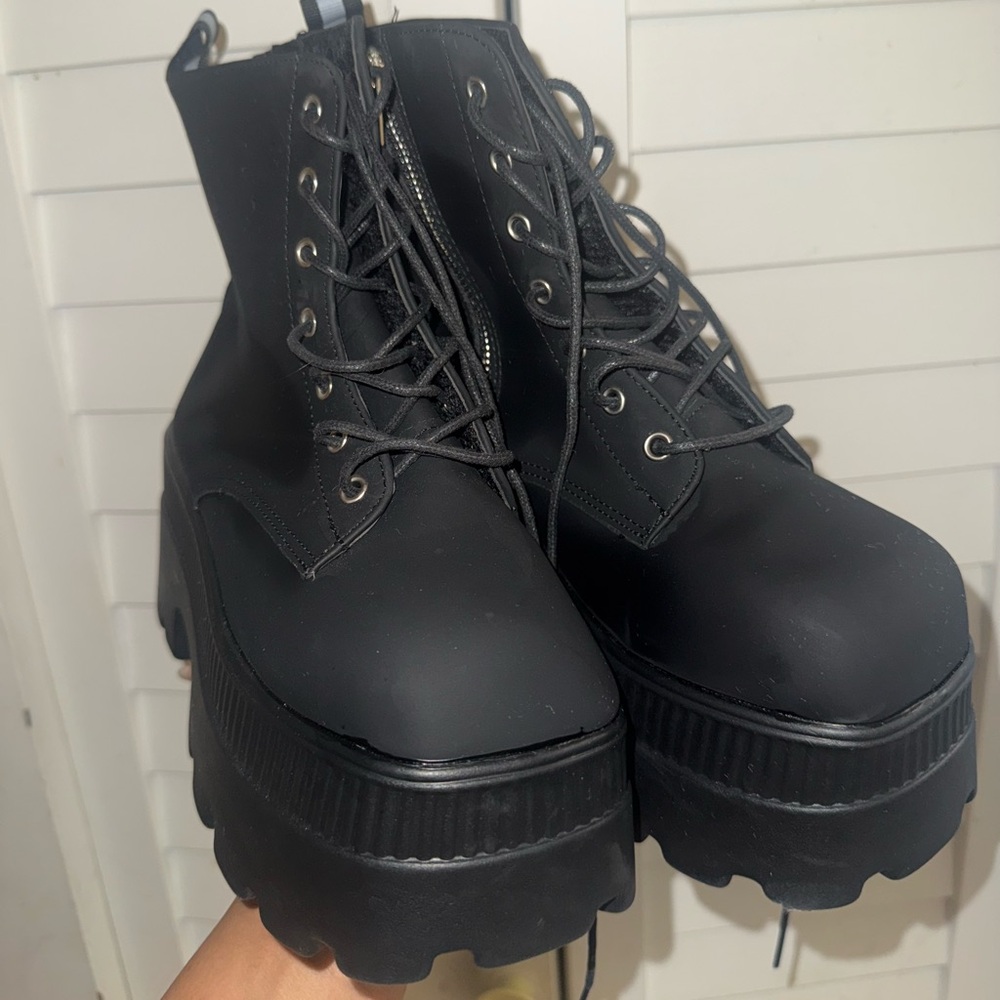 SHEIN Black Chunky Lace-Up Boots